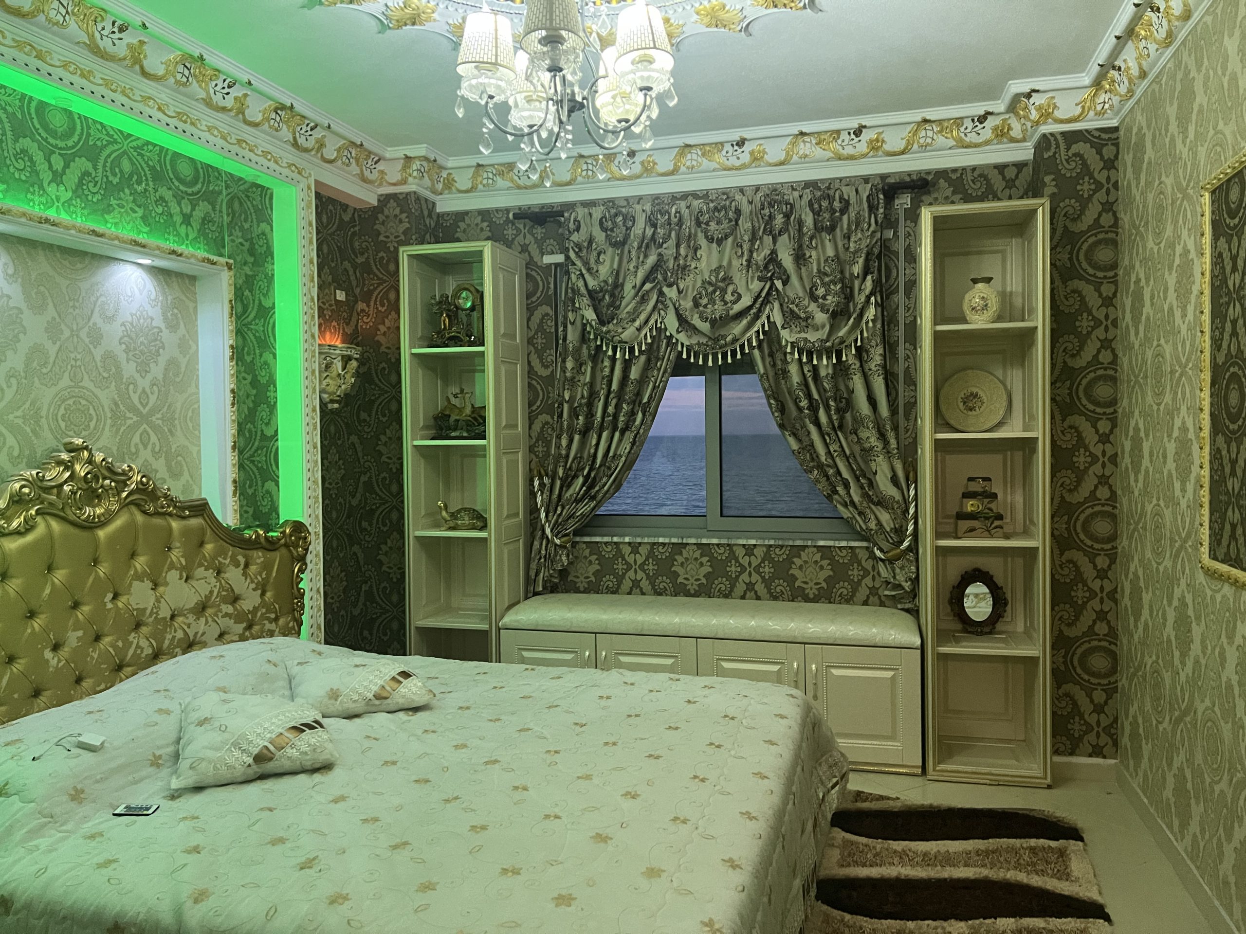 bedroom-neon-lights-green