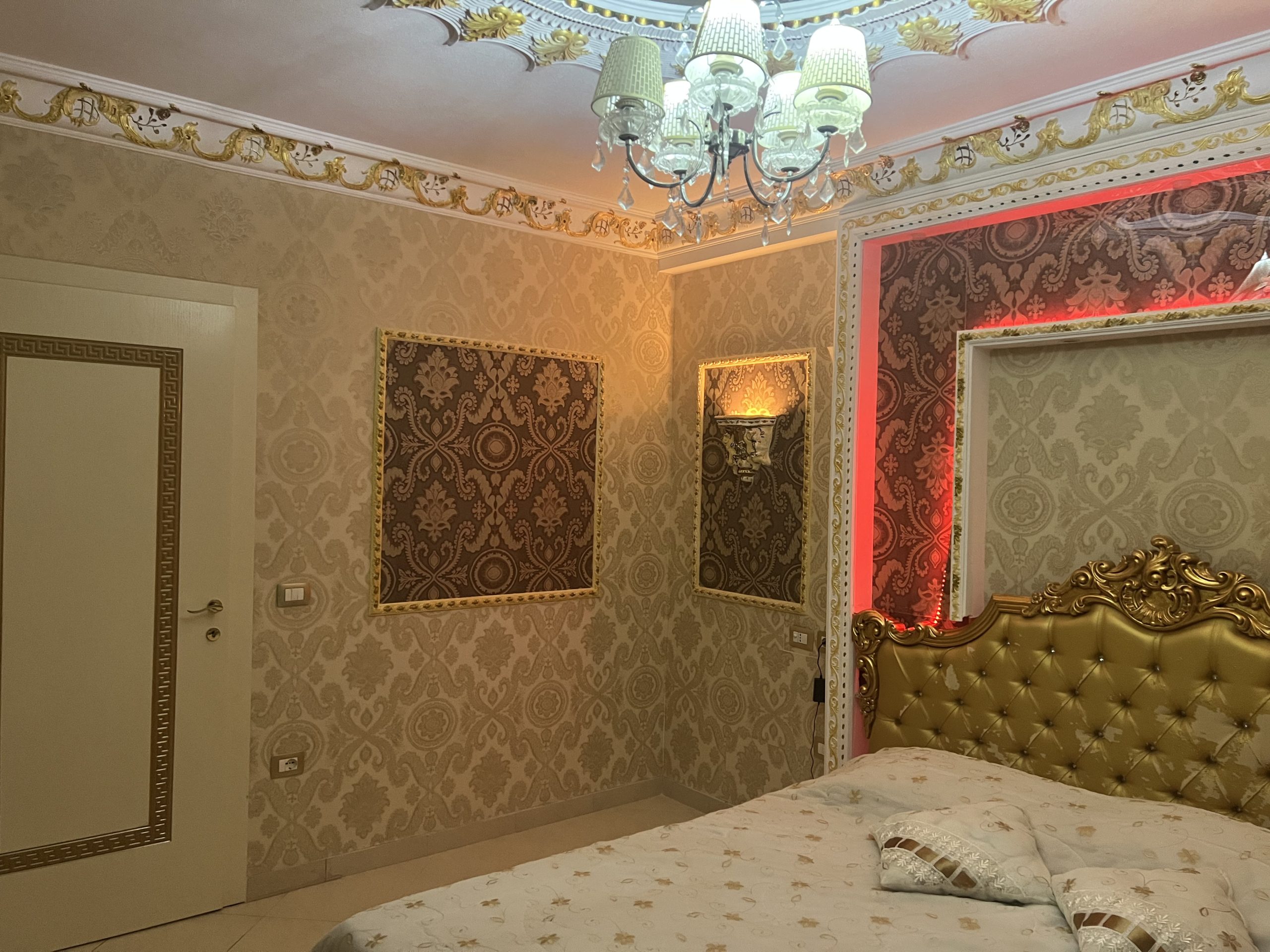 bedroom-neon-lights-red
