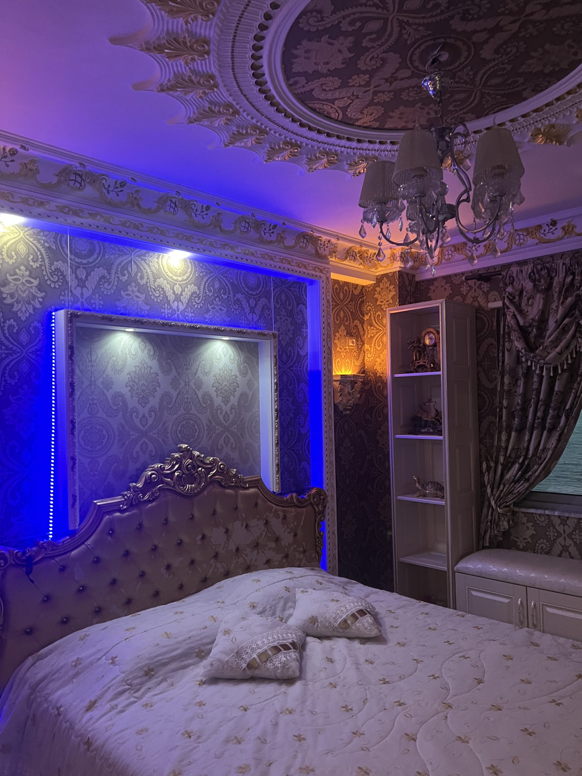 bedroom-neon-lights