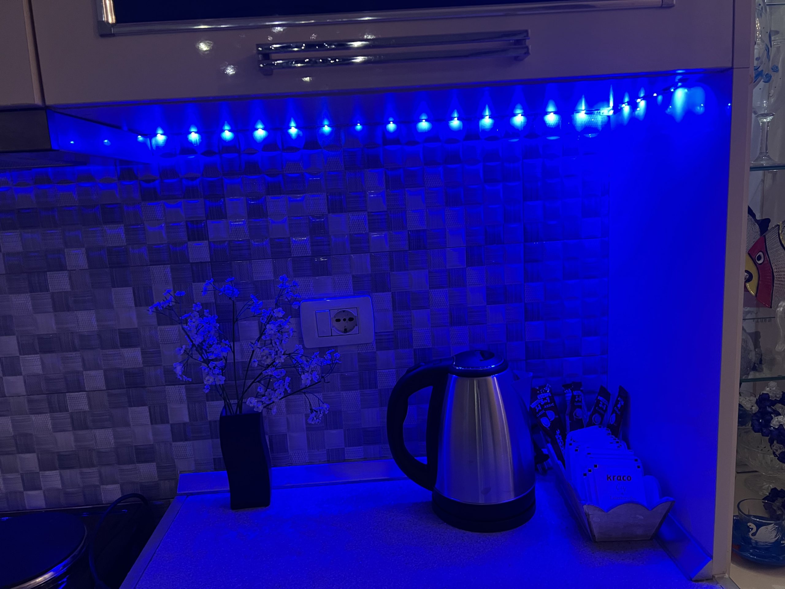 kitchen-neon-lights